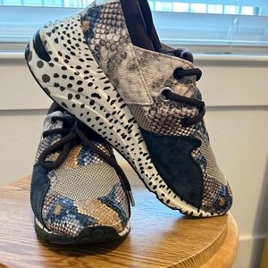 Steve Madden size 7.5 fashion sneakers. Snake skin and suede mix.